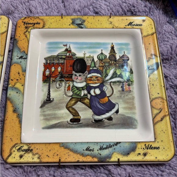 Tourist Cats Dessert Plates Decorative Wall Hanging Set of 2 Made in Italy - Picture 5 of 6
